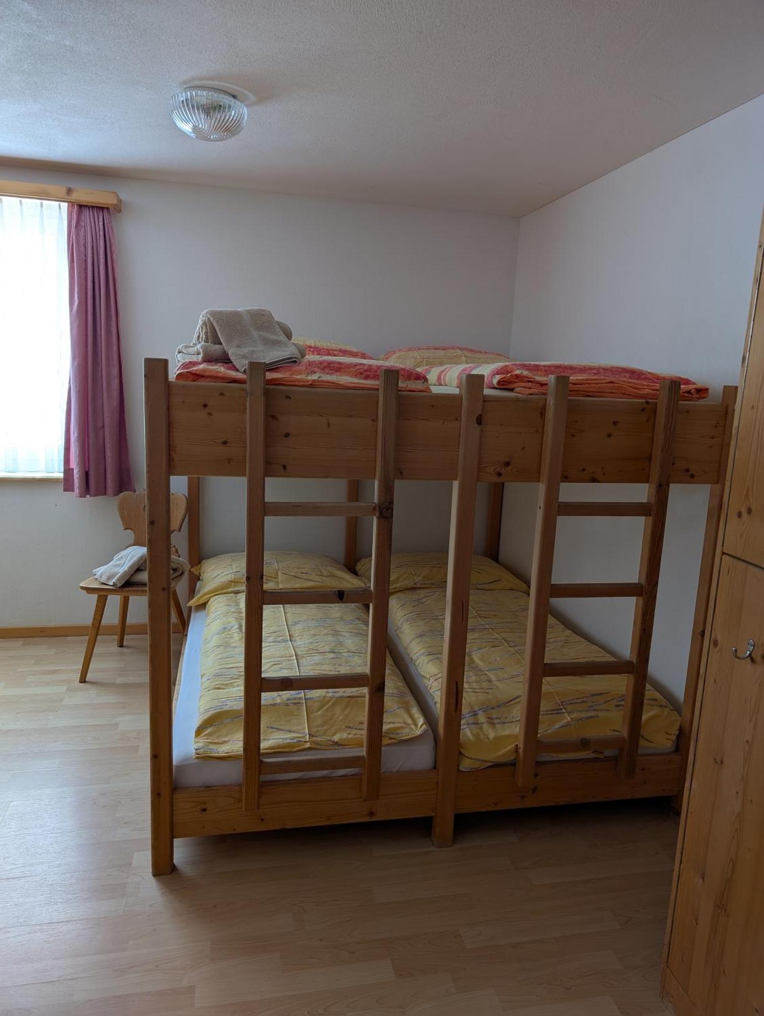 Gasthaus Post, Obermutten Ngoại thất bức ảnh